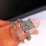 Fashion And Fully-jewelled Zircon Ring Suit - Image 3